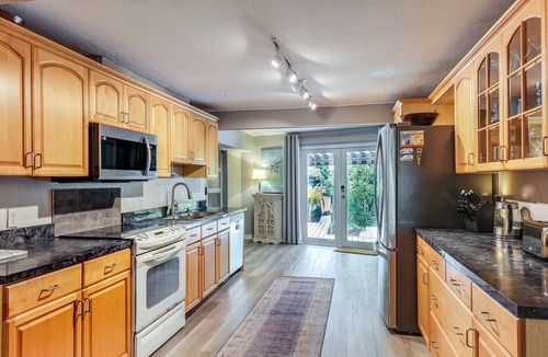 Parrot Cove House | 1 Mi to Lake Worth Beach Park: Poolside Paradise!