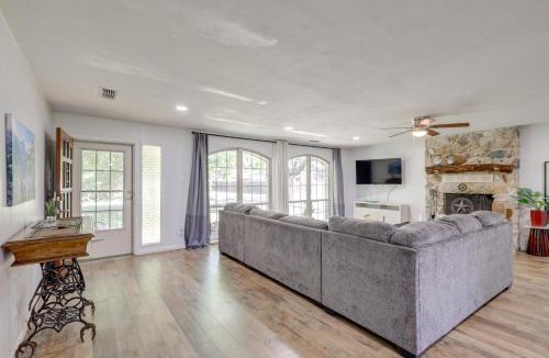 Morgan House | 1 Mi to Lake Whitney: Morgan Home w/Deck!