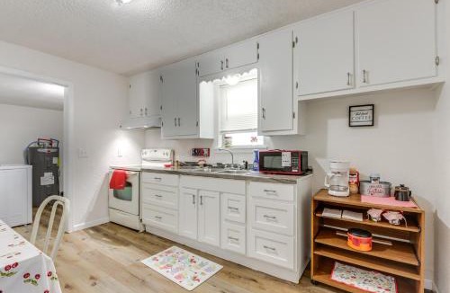 Joplin House | 1 Mi to Main St Joplin Cozy Home with Shared Yard!