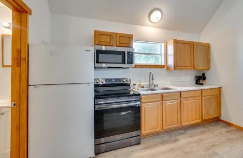 Stockdale House | < 1 Mi to Main St: Quiet Home w/Yard in Stockdale
