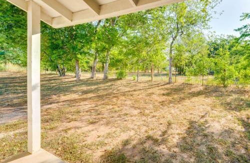 Stockdale House | < 1 Mi to Main St: Quiet Home w/Yard in Stockdale