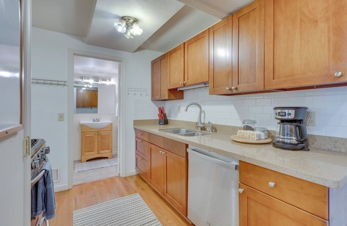 Pinehurst House | < 1 Mi to Mall! Bright Single-Level Seattle Home