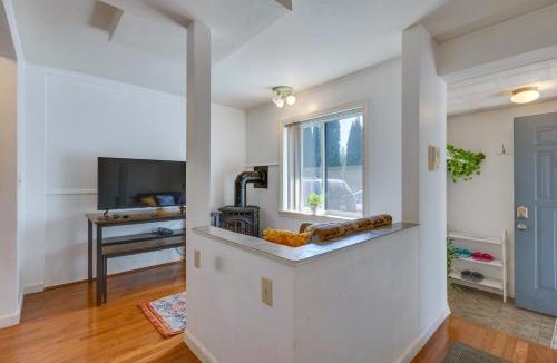 Pinehurst House | < 1 Mi to Mall! Bright Single-Level Seattle Home