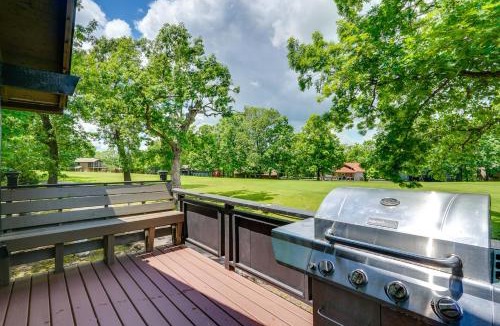 Osage Beach House | 1 Mi to Margaritaville Resort: Cottage w/Fire Pit
