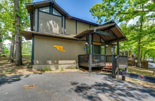 Osage Beach House | 1 Mi to Margaritaville Resort: Cottage w/Fire Pit