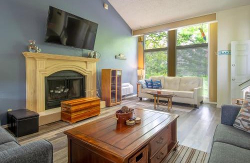 Osage Beach House | 1 Mi to Margaritaville Resort: Cottage w/Fire Pit