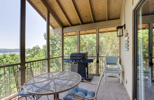 Osage Beach House | 1 Mi to Margaritaville Resort! Getaway w/Hot Tub