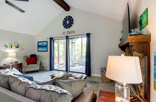 Osage Beach House | 1 Mi to Margaritaville Resort! Getaway w/Hot Tub