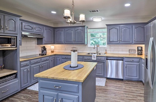 Bismarck House | 1 Mi to Marina & Golf: Bismarck Home w/Fire Pit!