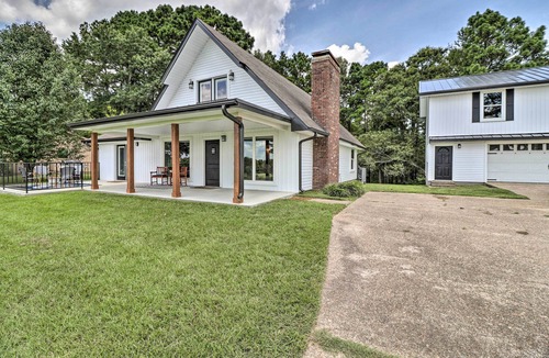 Bismarck House | 1 Mi to Marina & Golf: Bismarck Home w/Fire Pit!