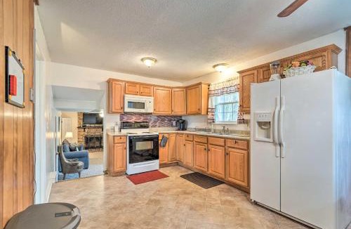 McCutcheon Field House | 1 Mi to MCAS New River: Peaceful Home w/Patio