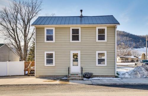 Brownsville House | 1 Mi to Mississippi River Hunter and Angler Haven!
