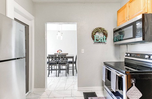 Niagara Falls House | 1 Mi to Niagara Falls! Family Home w/Shared Yard