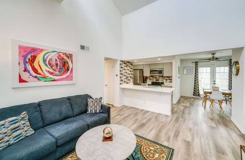 Vickery Meadow Condo | 1 Mi to NorthPark Center: Bright Dallas Condo