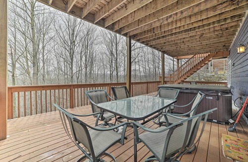 Harbor Springs Cottage | 1 Mi to Nubs Nob: Pet-friendly Home w/Hot Tub