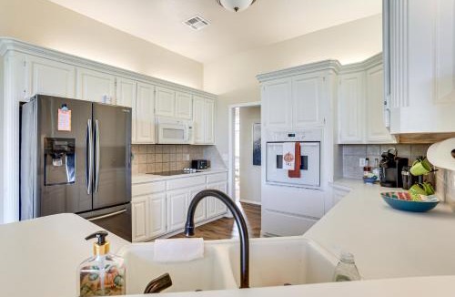Edmond House | < 1 Mi to Oak Tree National: Cozy Getaway!