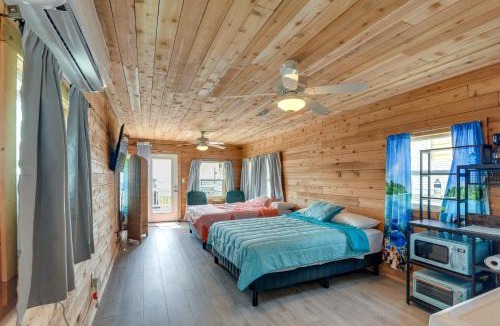 Surfside Beach Apartment | 1 Mi to Ocean: Colorful Freeport Beach Rental!
