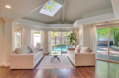 Norman House | 1 Mi to OU! Group Getaway w/Game Room, Pool
