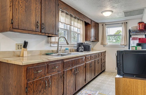 Sullivan House | 1 Mi to Park & Lake! Charming Retreat in Sullivan
