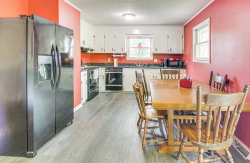 Pisgah Forest House | 1 Mi to Pisgah Nat’l Forest: Wooded Haven w/Deck
