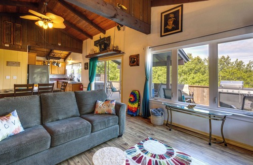 Waldport Cottage | < 1 Mi to Port of Alsea: Inviting Gem w/Hot Tub