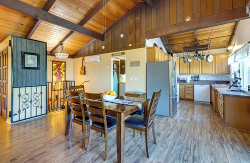 Waldport Cottage | < 1 Mi to Port of Alsea: Inviting Gem w/Hot Tub