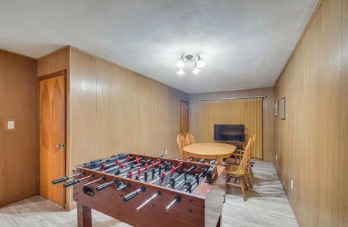 Galt House | 1 Mi to Rock Riverfront: Family-Friendly Retreat!