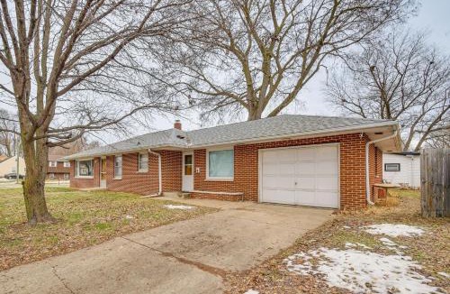 Galt House | 1 Mi to Rock Riverfront: Family-Friendly Retreat!