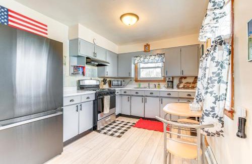 Lincoln House | < 1 Mi to Route 66: Home w/Large Yard!