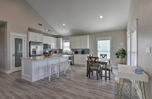 Galveston House | < 1 Mi to Sea Isle Beach: Home w/Pool Access