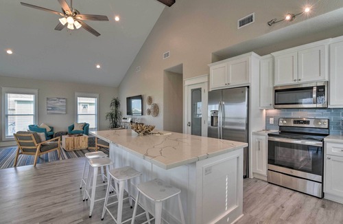 Galveston House | < 1 Mi to Sea Isle Beach: Home w/Pool Access