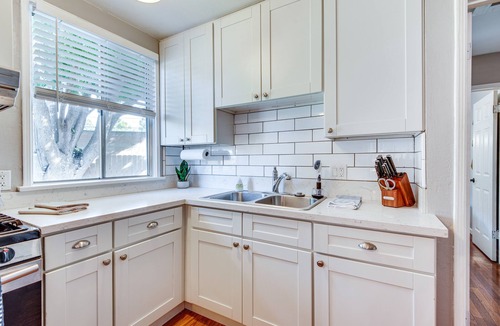 Magnolia Park House | 1 Mi to Shopping & Dining: Central Burbank Duplex