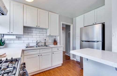 Magnolia Park House | 1 Mi to Shopping & Dining: Central Burbank Duplex