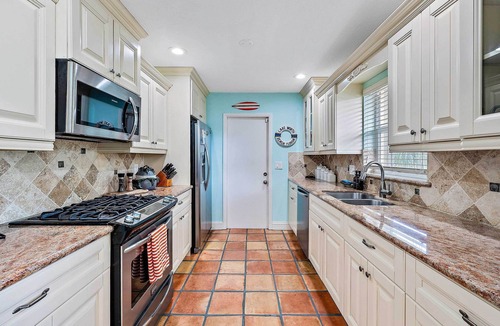 Parrot Cove House | 1 Mi to Shore: Pet-Friendly Lake Worth Beach Home!
