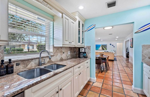Parrot Cove House | 1 Mi to Shore: Pet-Friendly Lake Worth Beach Home!