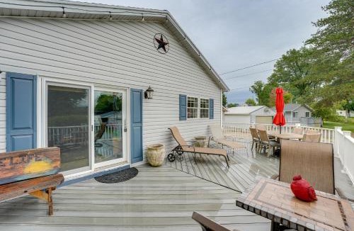 Mears House | 1 Mi to Silver Lake Sand Dunes: Deck, Grill & Yard