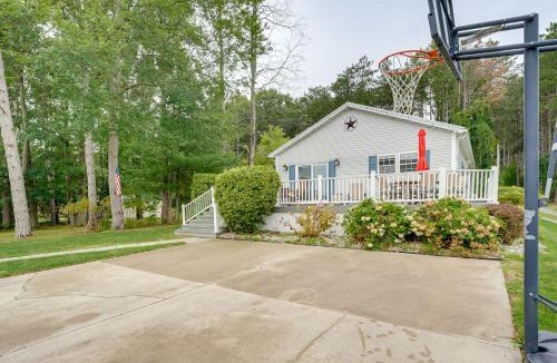 Mears House | 1 Mi to Silver Lake Sand Dunes: Deck, Grill & Yard