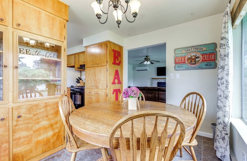 Carnation House | 1 Mi to Snoqualmie River: Pet-Friendly Getaway