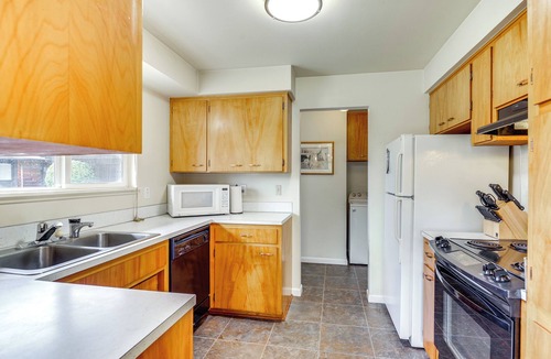 Carnation House | 1 Mi to Snoqualmie River: Pet-Friendly Getaway