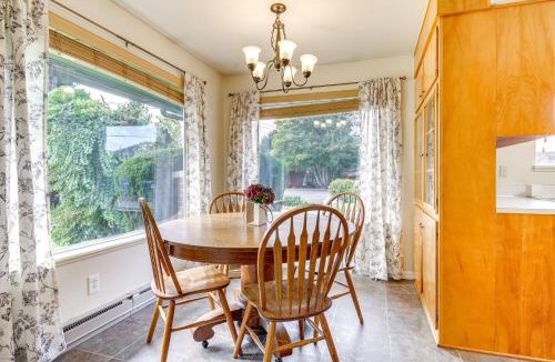 Carnation House | 1 Mi to Snoqualmie River Pet-Friendly Getaway