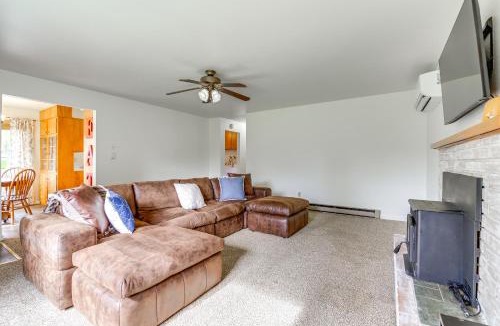 Carnation House | 1 Mi to Snoqualmie River Pet-Friendly Getaway