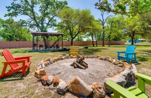 Somerville House | 1 Mi to Somerville Lake: Home w/Spacious Yard
