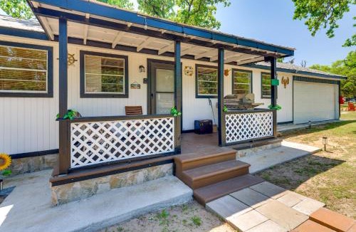Somerville House | 1 Mi to Somerville Lake: Home w/Spacious Yard