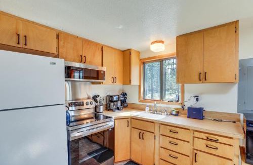 La Pine House | 1 Mi to State Park: Peaceful La Pine Cabin w/Deck