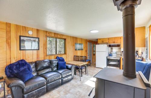 La Pine House | 1 Mi to State Park: Peaceful La Pine Cabin w/Deck