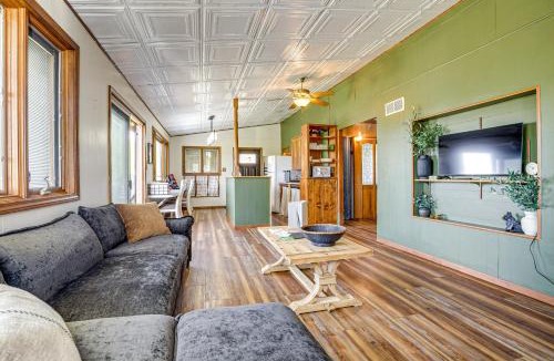 Fostoria House | < 1 Mi to Tuttle Creek Lake: Cabin w/Deck