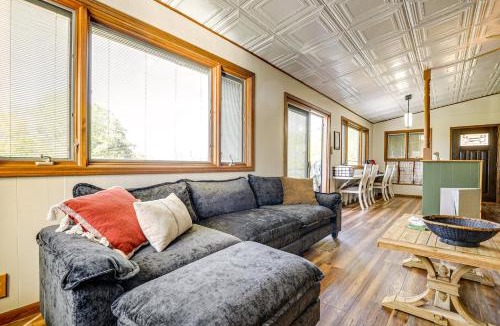 Fostoria House | < 1 Mi to Tuttle Creek Lake: Cabin w/Deck