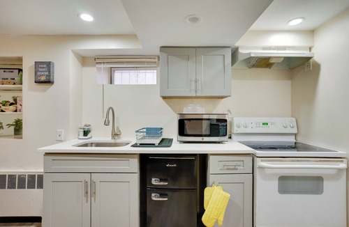 Alden Manor Apartment | 1 Mi to UBS Arena! Pet-Friendly Elmont Apartment