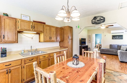 Guion Cabin | < 1 Mi to White River! Pet-Friendly Cabin in Guion