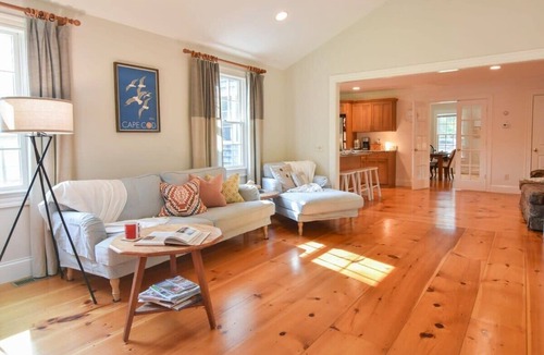 Chatham House | 1 Mile from Downtown Chatham Walk to Pier